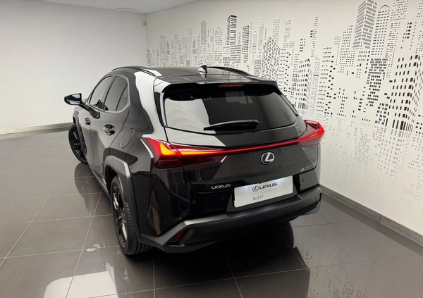 Lexus UX cena 147900 przebieg: 33163, rok produkcji 2021 z Brzeziny małe 466